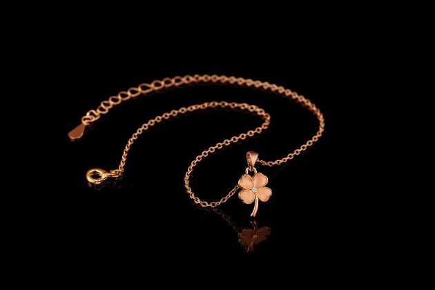 LINEA QUADRIFOGLIO - COLLANA CON MADREPERLA